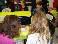 Ah, d'accord, un jeu de Worms (de vers baladeurs, quoi !).