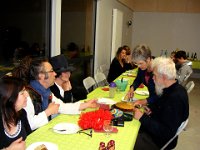 Martine sert son fameux baba au rhum à quelques privilégiés.