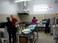 Le lendemain (enfin, plus précisément le même jour après une courte nuit), il faut hélas faire la vaisselle.