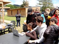 Et revoilà les fanas des jeux sur micro.