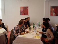 Et la table des « jeunes ». Très peu de participant(e)s à ce séminaire ICSIBO (International Conference on Swarm Based Optimization).  Mulhouse n'attire pas les foules !