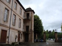 Vers les années 60, des cadres de l'usine d'outillage proche logeaient parfois ici.