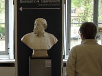 À l'entrée, un buste du peintre (Jules Dalou, 1887)...