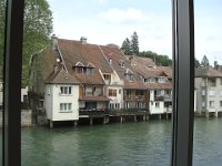 ... ou plus classiquement par les baies vitrées.