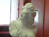 ... ou « Helvetia ou la Liberté ». Courbet a offert une version en bronze à la Suisse pour la remercier de son accueil, quand il s'est exilé après la Commune.