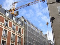Et dans la rue de Charenton, prochainement l'Institut de l'audition. On se demande comment la grue a pu être installée.