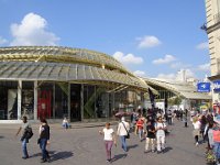 ... sujette aux fuites et aux réverbérations redoutables