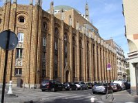 Sur le chemin du retour, l'Église du Saint-Esprit, vue depuis la rue Claude Decaen. Inspirée de Sainte-Sophie d'Istanbul, mais entièrement en béton armé habillé de briques (1929). Une esthétique discutable.