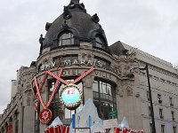 Les grands magasins commencent juste à se préparer ...
