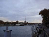 ... vers le pont Alexandre III (1900) et, bien sûr, la Tour Eiffel.