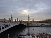 Au loin,  le Grand Palais.