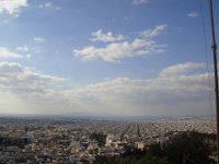 ... y compris, au loin, la mer Égée et le Pirée.