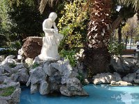 ... ce bassin, au pied de la statue du petit pêcheur, abrite quelques cistudes ...