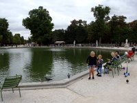 ... et regarder les enfants qui, comme à chaque génération, courent après les pigeons.