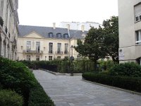 ... tels le square Saint-Gilles du Grand Veneur, rue de Hesse.