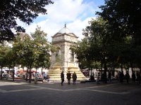 La fontaine des Innocents (1548, refaite en 1788), place Joachim Du Bellay.