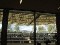 À l'intérieur du Forum, sous la Canopée.