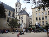L'église Notre-Dame-des-Blancs-Manteaux ( XVIIe siècle) et le square Charles-Victor Langlois