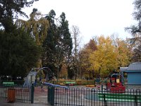 Nous y allons en longeant le jardin d'enfant ...