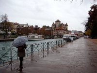 Vers le château (XIIe siècle) dominant la vieille ville.