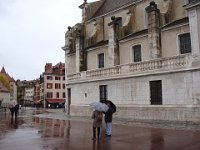 On passe devant l'église Saint-Maurice (XVe siècle) ...