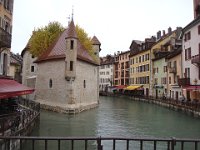 Le toit du Palais de l'Isle a été récemment refait.