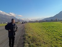 Un peu froid, n'est-ce pas ? / Cold, isn't it?  Au fond, le Môle enneigé (1863 m).