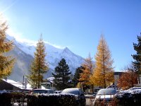 Le massif du Mont-Blanc, vu depuis cette même rue ...
