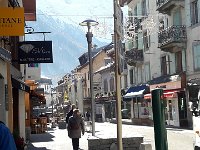 Dans la rue Joseph Vallot ...