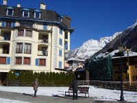 D'après les annonces en agences immobilières, on a facilement un petit appartement ici ... à condition de pouvoir sortir un ou deux millions !