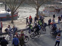 Encore une drôle de machine (en bas à droite).