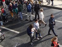 Pour ce loulou, c'est encore mieux dans les bras.