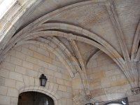 Bien sûr, le style a été conservé, avec entre autres ces croisements d'arcs en plein cintre.