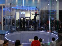 Le moniteur fait des démonstrations  acrobatiques ...