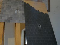 ... encore de plus près comment la toiture est posée, avec, en particulier ...