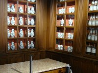 L'apothicairerie. De quoi concocter de nombreuses mixtures à partir de ces ingrédients ...