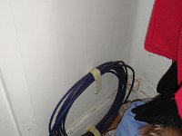 D'autant plus idiot qu'il y avait déjà un coaxial en place, enroulé dans le placard.