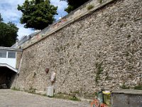 Au bout du quai on pourrait faire un beau mur d'escalade.