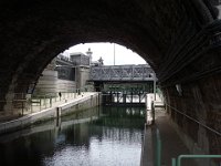 L'écluse à l'autre extrémité du quai.