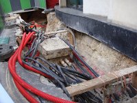 Au passage, un aperçu des entrailles d'un trottoir.