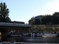 L'écluse s'est ouverte un moment, pour laisser passer cette vedette.