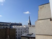 Apparemment le feu a été vite maîtrisé. En fait il s'agissait d'une voiture brûlée (et de ses trois voisines), juste devant la gare de Lyon...