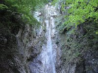 ... plus haute que l'autre.