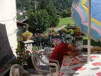 Jean-Paul s'est contenté d'un petit somme sur la table.
