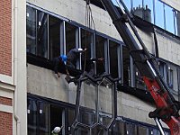 ... avec quelques pépins : les deux vitrages décoratifs du bas sont déjà cassés !