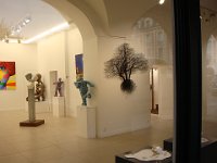 Sous les arcades, dans la galerie Artmundi ...