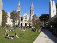 ... l'église Saint Ambroise. En 1996 le curé a fait expulser des sans-papiers Africains qui l'occupaient en réclamant leur régularisation.