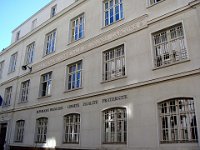 ... non loin de l'école primaire.