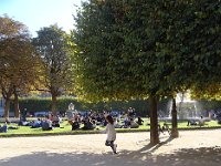 ... où nombre de personnes profitent du beau temps.