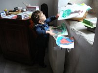 À l'arrivée chez Cécile et Julien, Jean nous montre ses œuvres d'art.